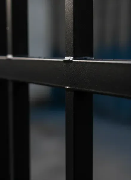 גימור צבע סינטטי דו-רכיבי על מתכת — צבע פלוס